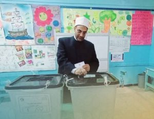 مدير مديرية أوقاف الإسكندرية..  يُدلي بصوته في انتخابات مجلس النواب