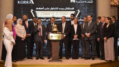 عمر رضوان رئيس البورصة المصرية يشارك قيادات شركة "قرة" في فعالية "قرع الجرس"