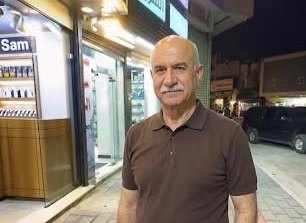 دخلت قبل أيام في نقاش عفوي مع صديق قديم، كان يتحدث بمرارة غريبة عن "عيون الناس" التي دمرت مشروعه وعن فلان الذي يتربص به ليلاً ونهاراً ليفشله.