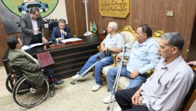 محافظ المنوفية يفحص شكاوى المواطنين.