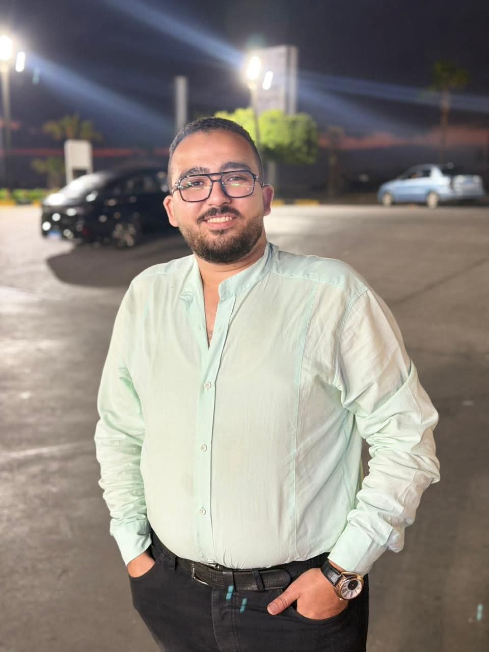 التفاحة والثمن الخفيبقلم: د. محمد أبو شنب