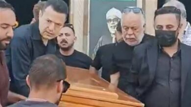 أشرف زكى أول حضور في جنازة إيمان وحيد سيف