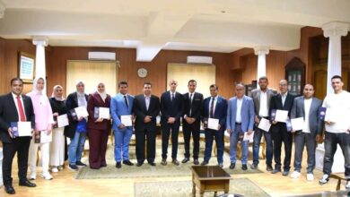 رئيس جامعة بني سويف يسلّم شهادات إعداد المدربين المعتمدين (TOT) 