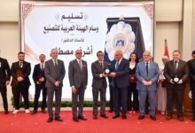 رئيس الهيئة العربية للتصنيع يكرم فريق ASUWind بكلية الهندسة جامعة عين شمس