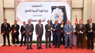 رئيس الهيئة العربية للتصنيع يكرم فريق ASUWind بكلية الهندسة جامعة عين شمس