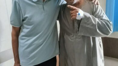 وفاء الفنانين.. حسان العربي يطمئن على بدوي كامل بمستشفى العجوزة