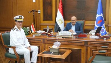 محافظ السويس يستقبل مدير إداره مرور السويس الجديد