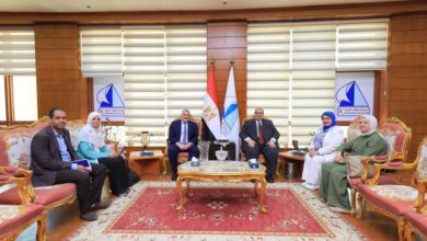 بحث تعزيز التعاون في مجالات الاستزراع السمكي والطاقة النظيفة