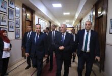 وزير التعليم العالي يتفقد المركز القومي للبحوث