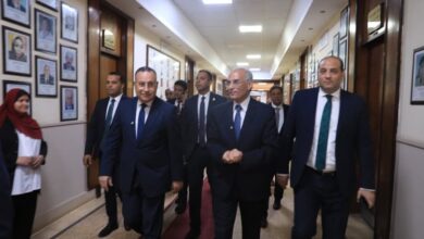 وزير التعليم العالي يتفقد المركز القومي للبحوث