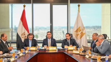 اجتماعًا ثلاثيًا بالعلمين لمتابعة الخطوات التنفيذية للمشروع القومي «كاري أون»