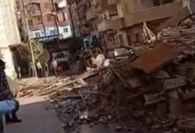 مصرع شخص وإصابة شقيقه إثر انهيار منزل مكون من 3 طوابق
