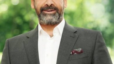 كريم عبد العزيز يحتفل بعيد ميلاده الـ51..