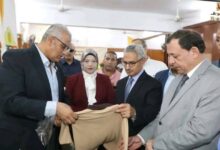 محافظ بني سويف يتفقد المعرض السنوي لتوزيع الزي المدرسي على أبناء الأسر الأولى بالرعاية