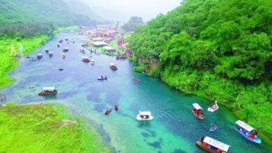 العيون المائية وسحر الطبيعة الخلابة في خريف ظفار مقصد للزوار والجذب السياحي