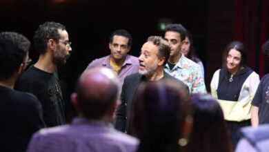 إيهاب فهمي يتفقد البروفات النهائية لـ«الحالة خطيرة جدًا» قبل افتتاحها بالإسكندرية