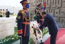 الرئيس السيسي يضع إكليل الزهور على النصب التذكاري للشهداء
