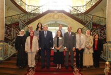 كلية الصيدلة بجامعة عين شمس تستقبل فريق المراجعين والخبراء