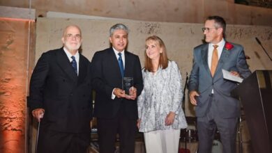 معتز صدقي يهنئ شريف فتحي بتتويجه بجائزة الريادة العالمية