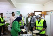 نائب محافظ الوادي الجديد يتفقد مبادرة «مطبخ التكافل الاجتماعي»