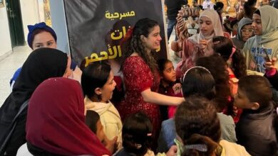 (ذات والرداء الأحمر) كامل العدد في حفلتَي الصباح والمساء
