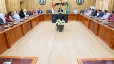 محافظ المنوفية يلتقي مديري الإدارات الاجتماعية