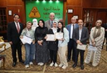 رئيس جامعة المنوفية يكرم الطلاب المتميزين في أسبوع شباب الجامعات
