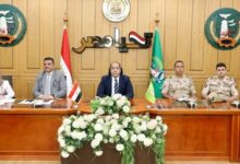 الموقف النهائي لتسليم عدد من المشروعات بقطاعات الصرف الصحي والطرق والصحة