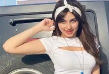 حقيبة سوداء في المقعد الخلفي..
