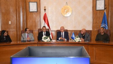 رئيس جامعة قناة السويس يلتقي 10 طلاب من الكلية المصرية الصينية للتكنولوجيا